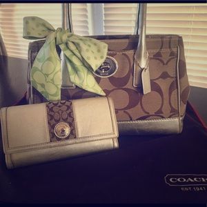 🍀 Coach Purse, Scarf and Wallet Set 🍀